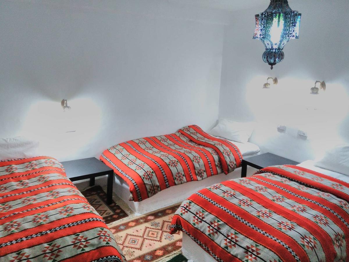 Petra Bedouin Bed And Breakfast ワディ・ムーサ エクステリア 写真