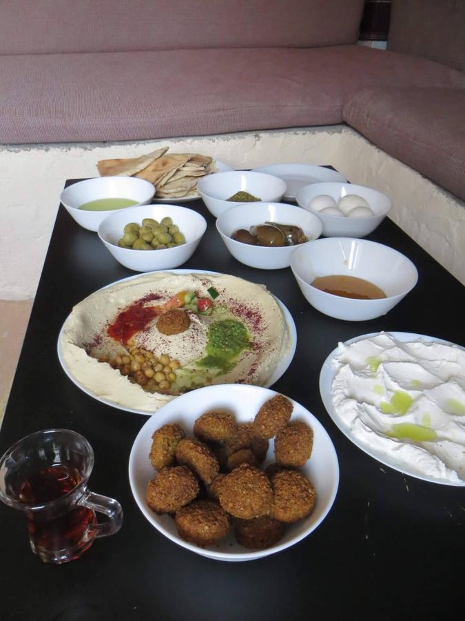 Petra Bedouin Bed And Breakfast ワディ・ムーサ エクステリア 写真