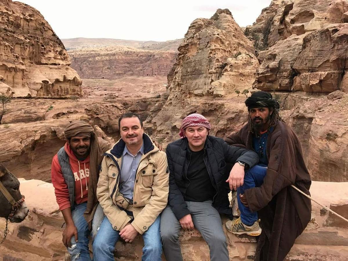 Petra Bedouin Bed And Breakfast ワディ・ムーサ エクステリア 写真