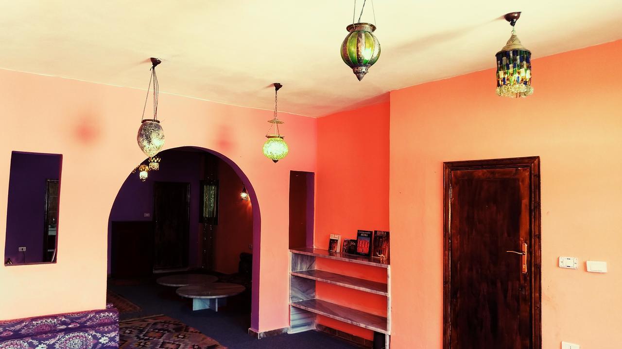 Petra Bedouin Bed And Breakfast ワディ・ムーサ エクステリア 写真