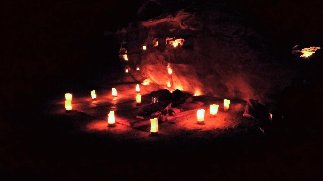 Petra Bedouin Bed And Breakfast ワディ・ムーサ エクステリア 写真