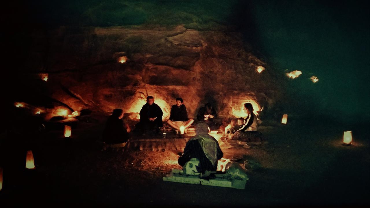 Petra Bedouin Bed And Breakfast ワディ・ムーサ エクステリア 写真