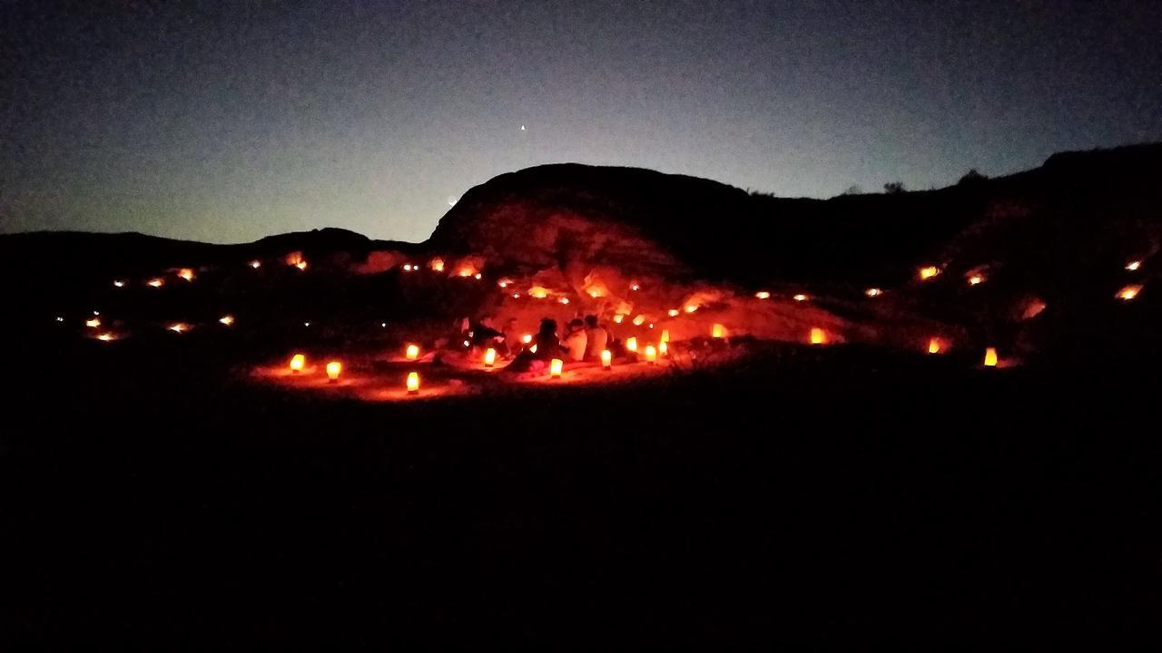 Petra Bedouin Bed And Breakfast ワディ・ムーサ エクステリア 写真