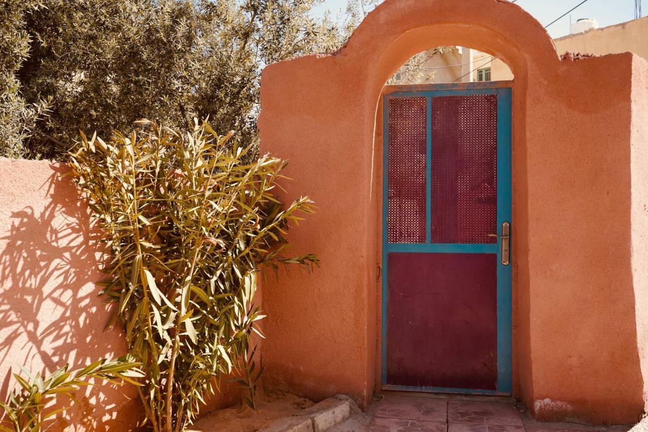 Petra Bedouin Bed And Breakfast ワディ・ムーサ エクステリア 写真